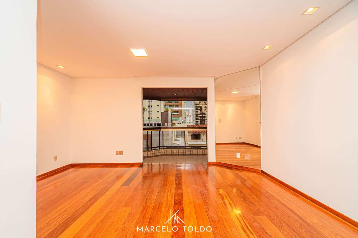 Apartamento à venda, no Residencial Violeta Saggioro em Juiz de Fora, Granbery, com 4 quartos - Marcelo Toldo Imóveis