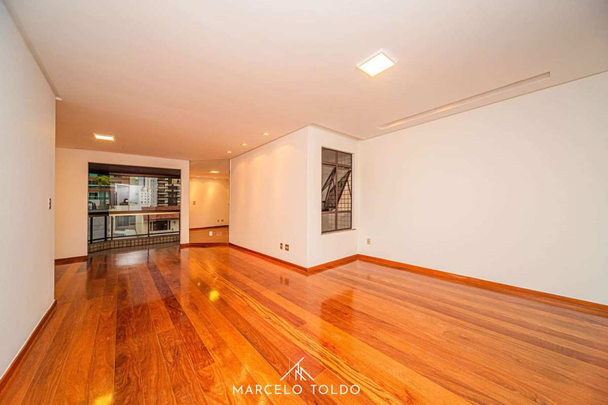  - Apartamento à venda, no Residencial Violeta Saggioro em Juiz de Fora, Granbery, com 4 quartos