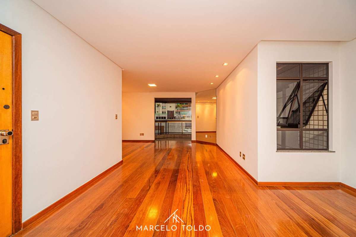  - Apartamento à venda, no Residencial Violeta Saggioro em Juiz de Fora, Granbery, com 4 quartos