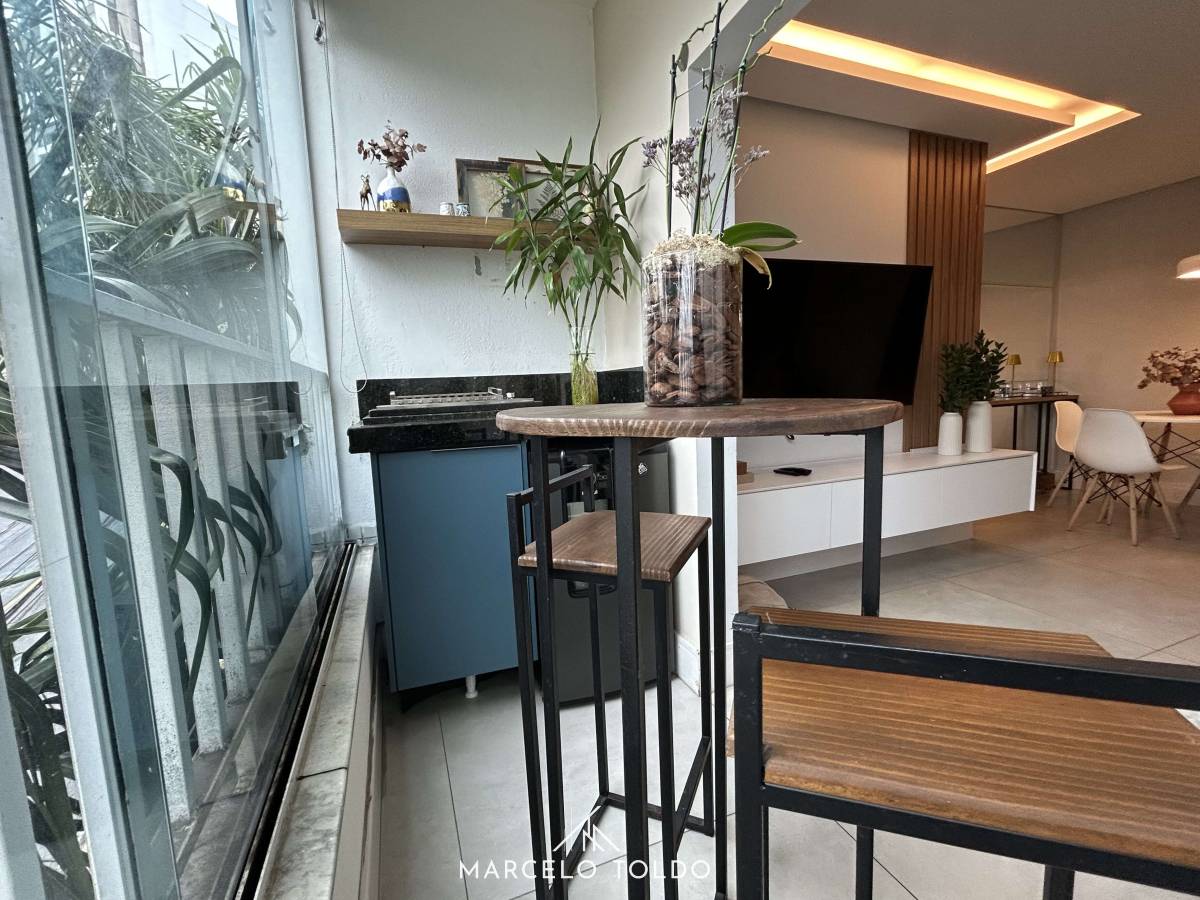 Varanda - Apartamento à venda, no Edifício Château Montpellier em Juiz de Fora, Estrela Sul, com 2 quartos, 85m²